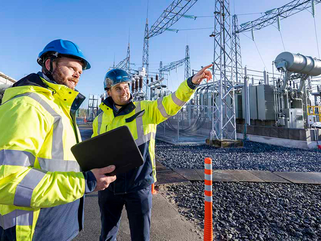 Two ESB Networks employees in hard hats
